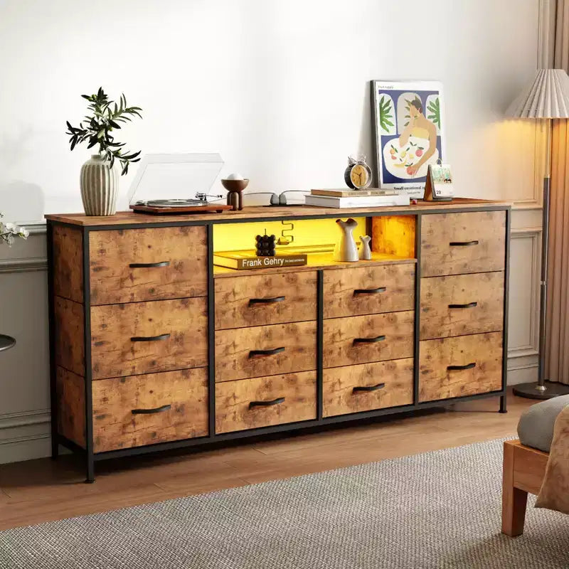 Mobile TV da 63 pollici con cassettiera, cassettiera in tessuto a 12 cassetti con luci LED, stazione di ricarica e ripiani aperti