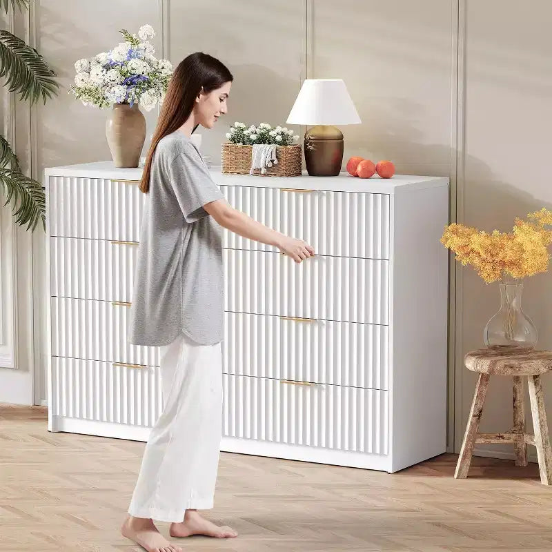 Cassettiera scanalata con maniglie in metallo – Cassettone multi-cassetto per camera da letto