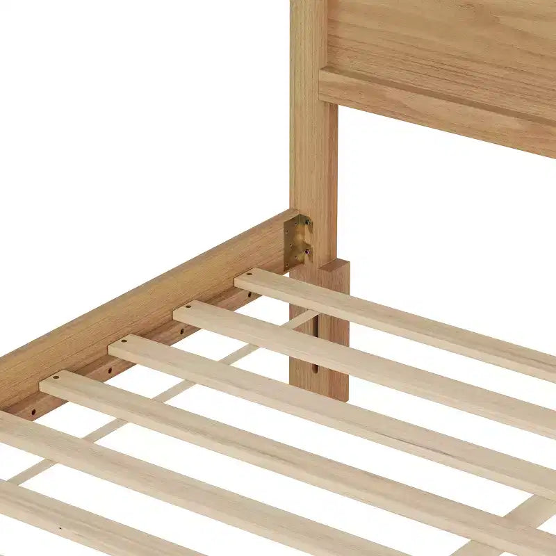 Letto moderno in pannelli di legno con testiera